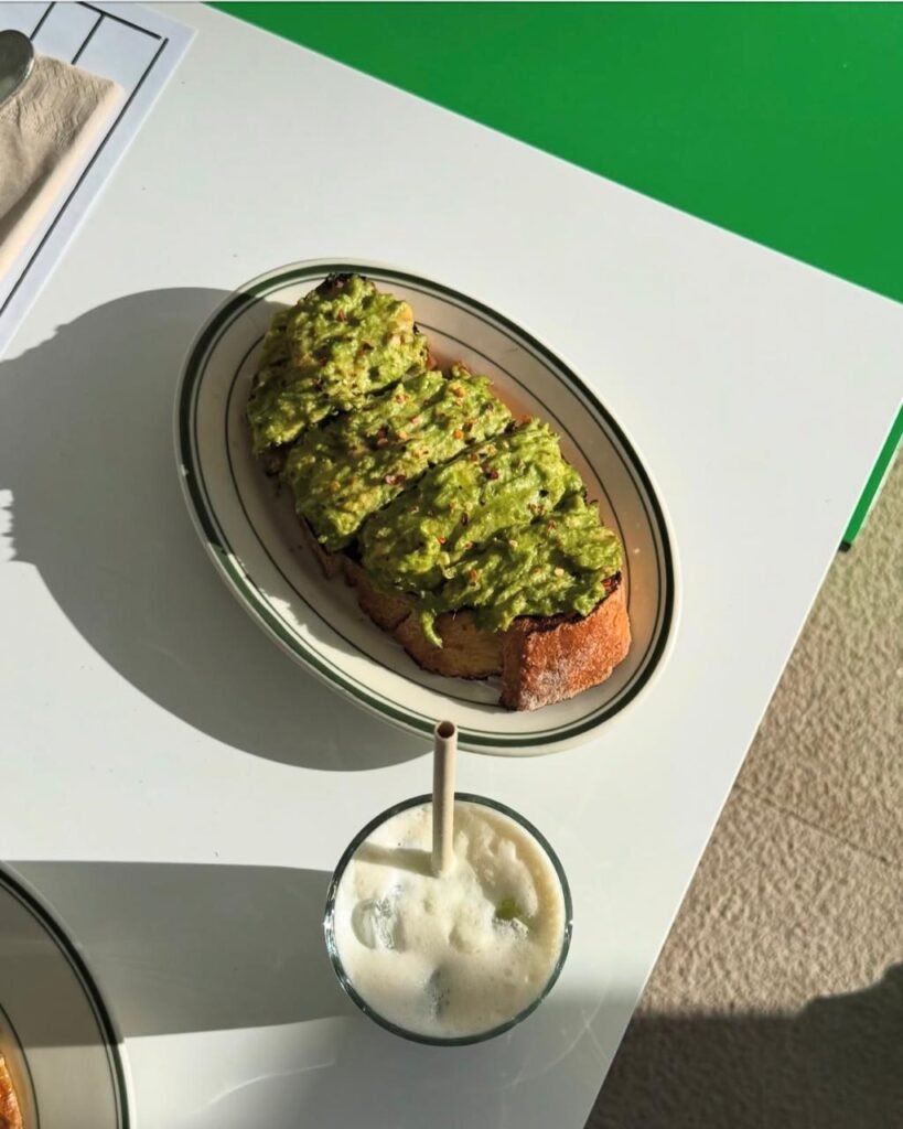 جون آند فينيز8
