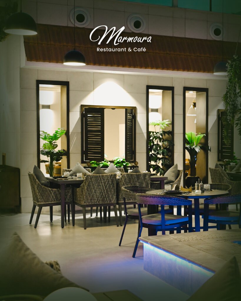 مرمورة: الجلسات الخارجية للمطعم