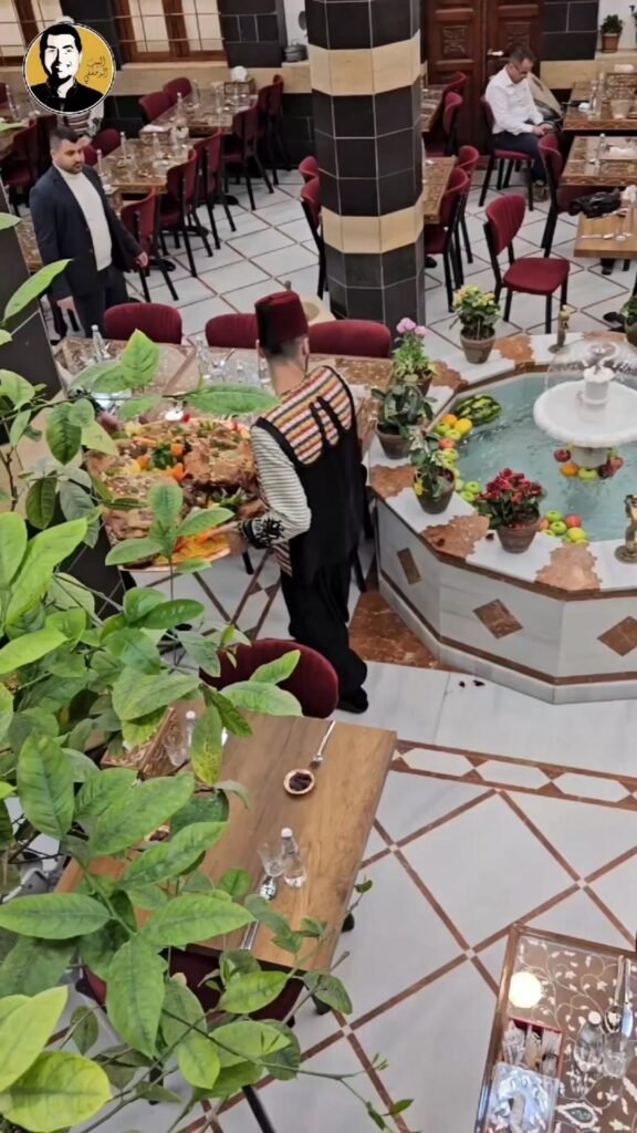 البيت الدمشقي: الديكور الداخلي والجلسات الداخلية للمطعم