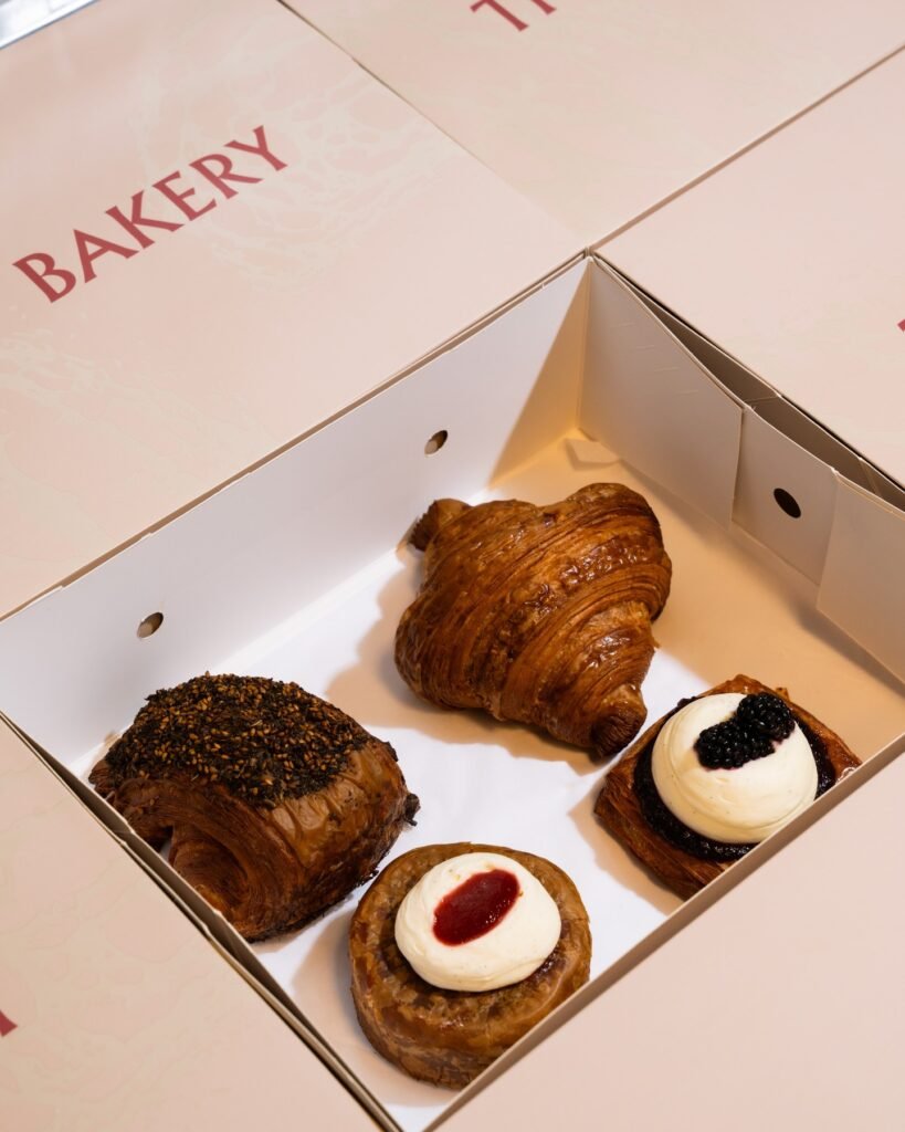 تي. إف بيكري: كرواسان سادة، دانيش اللبنة والزعتر ، دانيش التوت