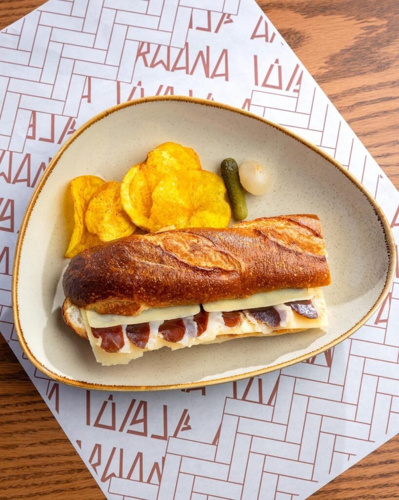 أروانا بيكري: ساندويتش بيقل الاجبان 