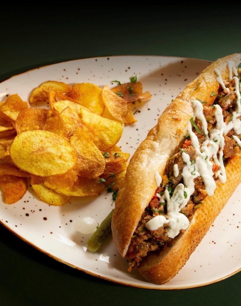 أروانا بيكري: ساندويتش كبدة تقدم مع بطاطس شيبس 