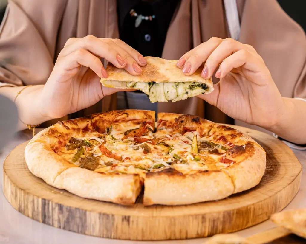 ان واي بيكري: طبق بيتزا الاجبان اللذيذ