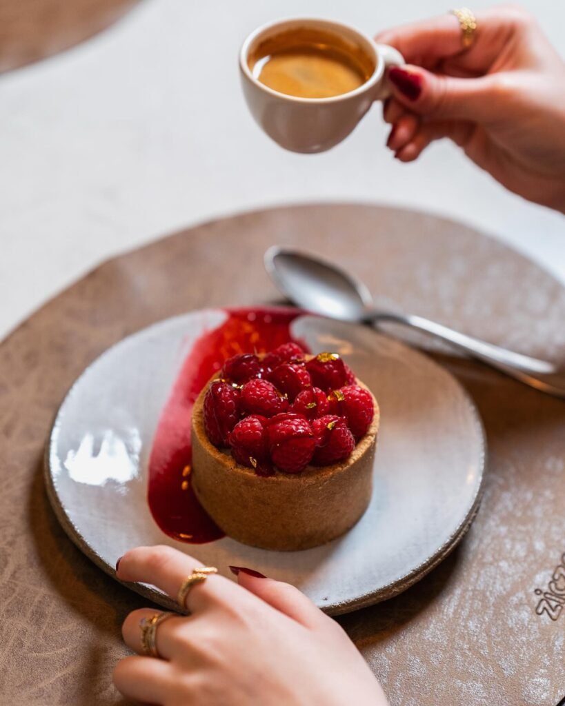 جي دبليو ستيك هاوس: شيز كيك التوت