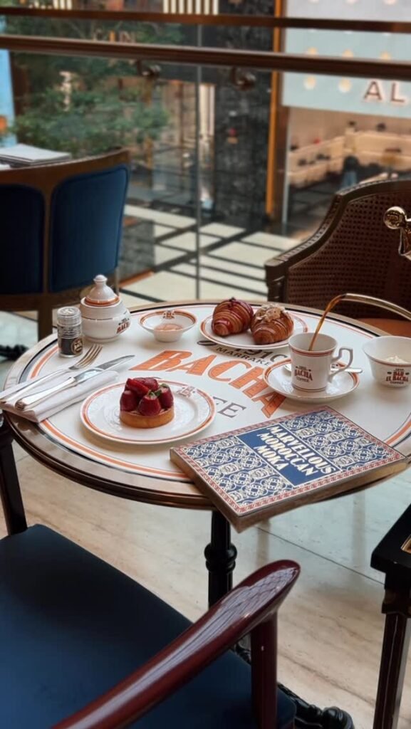 باشا كفي: كورواسون بحشوات مختلفة وتارت الفراولة مع الشاي