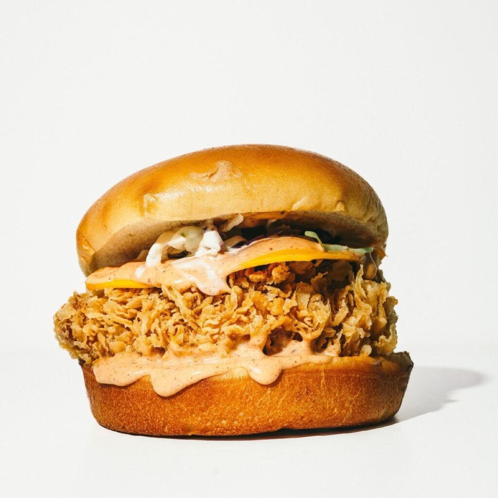 بك اب برجر: برجر كرنشي الدجاج مع الصوص اللذيذ