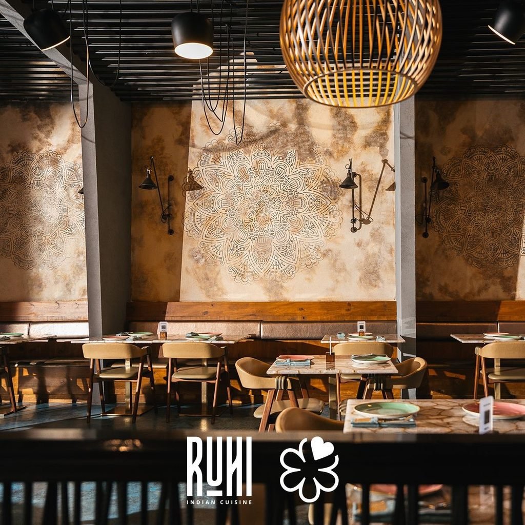 روهي Ruhi: الجلسات الداخلية للمطعم